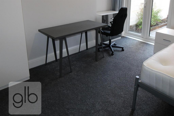 6 bedroom terraced house to rent - Photo 1