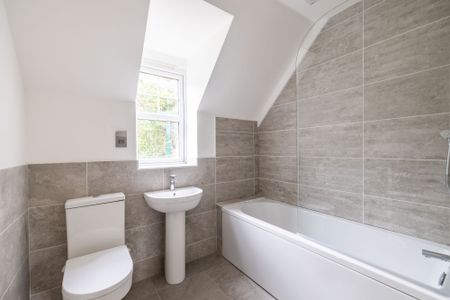 To Let 2 Bedroom Apartment - Photo 2