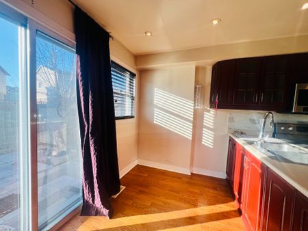 For Lease - 9 Empringham Drive, Toronto, Ontario - Photo 2