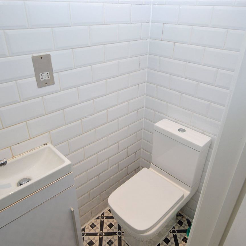 property to rent High Street, Wivenhoe, Colchester, Essex, CO7 - Photo 1