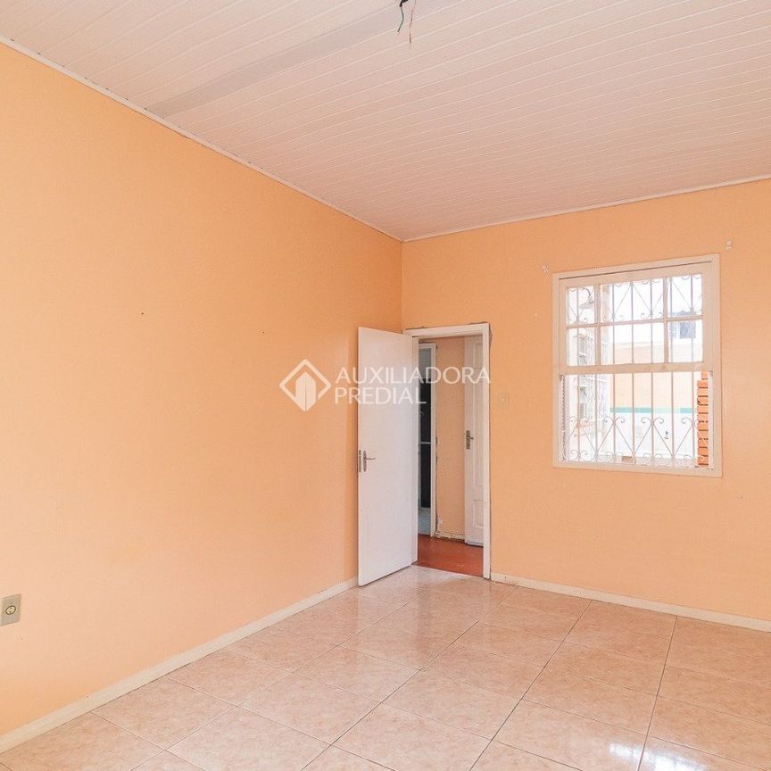 Casa com 1 quarto e 70m² para alugar em Menino Deus, Porto Alegre. - Photo 1