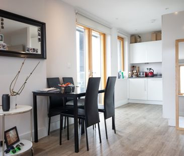 3 Bed Penthouse, Salcombe Court, E14 - Photo 2