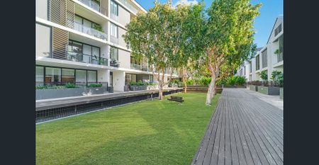 2 Bed room luxurious dual level townhouse - Photo 2