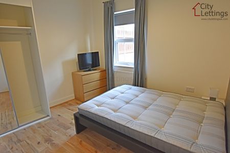 2 Bedroom Flat - Photo 3