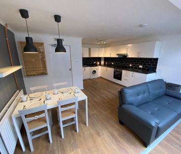 4 bedroom semi-detached house to rent - Photo 2