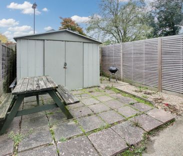 2 bedroom end of terrace house to rent - Photo 3