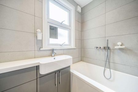 3 bedroom flat to rent - Photo 5