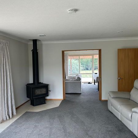 Large Family Home - Photo 3