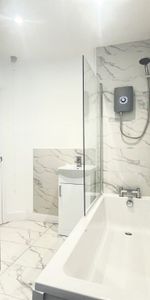 Flat Elms Crescent, Clapham, SW4 - Photo 3