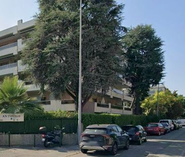 Location Appartement 1 pièce 35m² ST LAURENT DU VAR 06700 - Photo 5