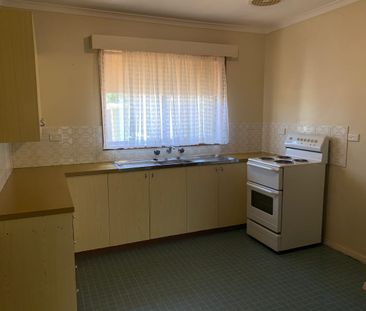 PRIME POSITION AT THE BACK OF THE BLOCK - Photo 2