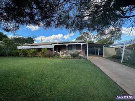 Established 3 Bedroom Family Home - Includes Garden/Lawn Maintenance - Photo 5
