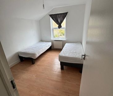 4 Bed Detached House, Kynaston Road, CR7 - Photo 4