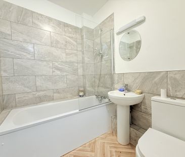 Low Petergate, York - Photo 6