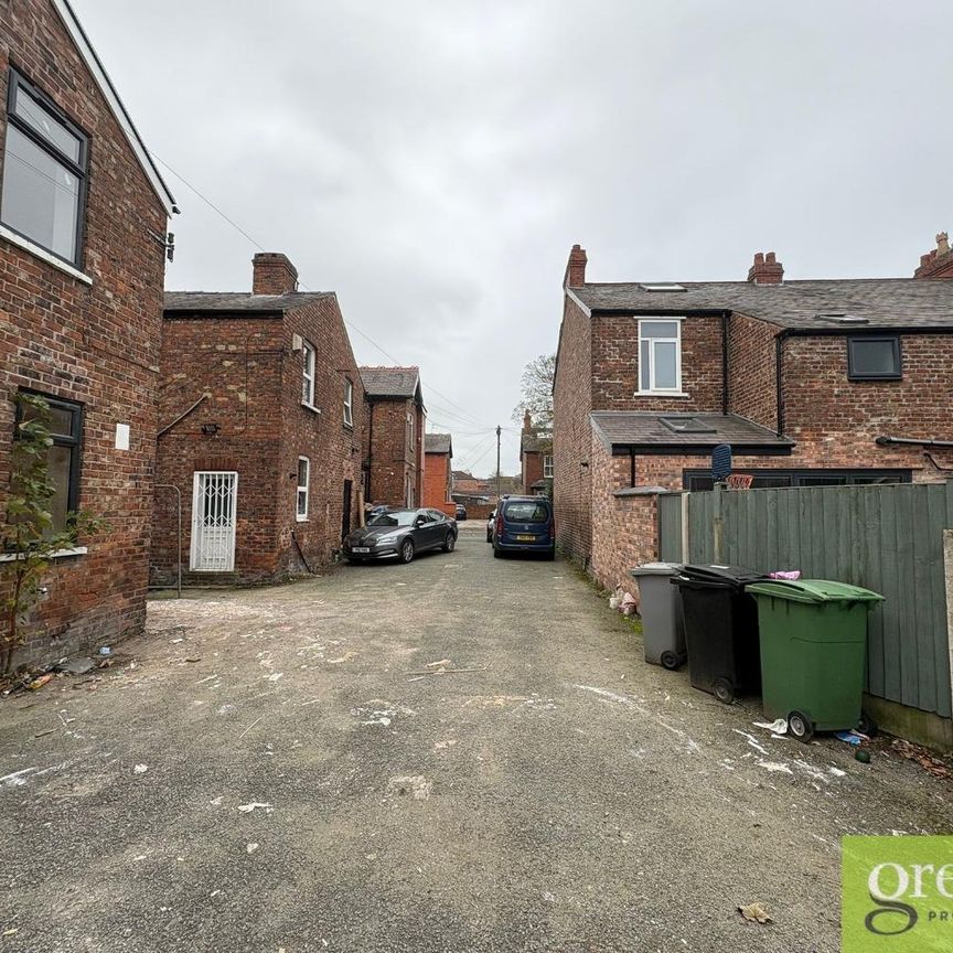 Washway Road, Sale, Trafford, M33 - Photo 1