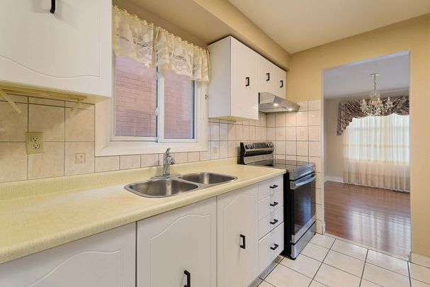 For Lease - 174 Roxanne Crescent, Toronto, Ontario - Photo 1