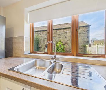 4 bedroom detached house to rent - Photo 5