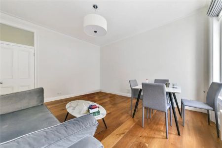 2 bedroom flat in London - Photo 4