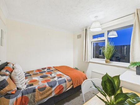 1 bedroom in a house share to rent - Photo 4