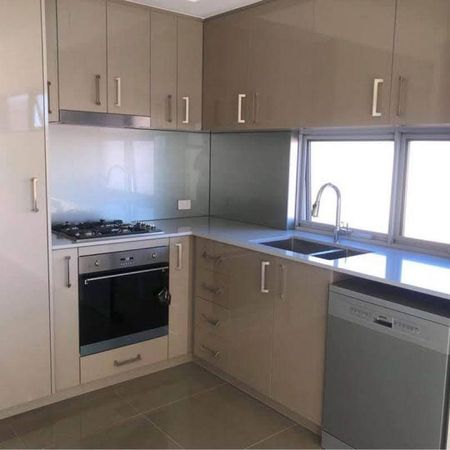 Beautiful modern 2 bedroom, 2 bathroom apartment in gated complex - Tuart Hill - Photo 3