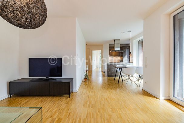 Modern ausgestattete Wohnung mit sonnigem Balkon und Garagen-Stellplatz in Hamburg-Altona - Foto 1