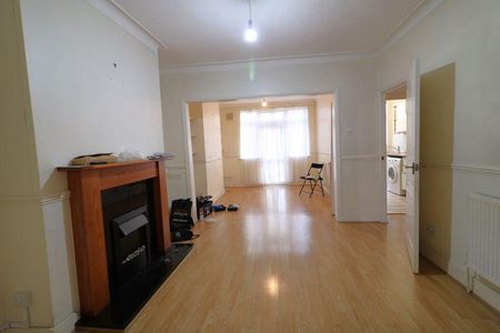 3 bedroom terraced house to rent - Photo 3