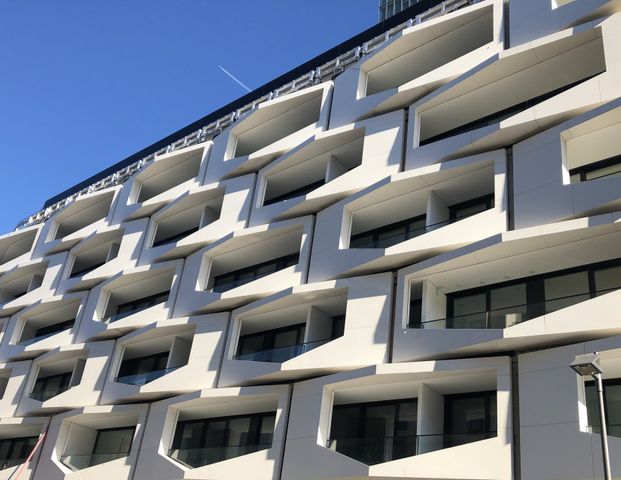 City-Residence: Frankfurt City: Exklusive 2-Zimmer-Wohnung mit Balkon und Tiefgaragenplatz - Foto 1