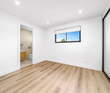 ULTRA-LUXURY FIVE BEDROOM DUPLEX! - Photo 6