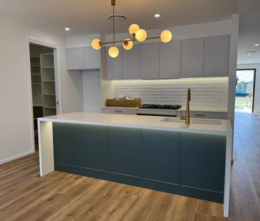 Beautiful Modern Family Home - Stylish, Bright & Effortlessly Comfo... - Photo 6