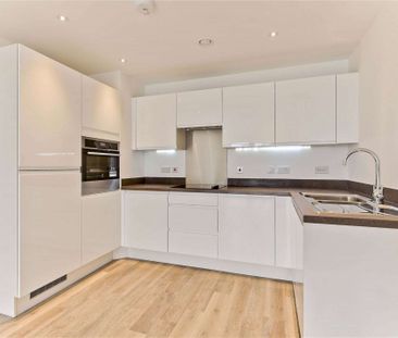 A one bedroom apartment conveniently positioned close to Guildford ... - Photo 2