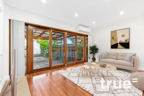 BEAUTIFULLY PRESENTED FAMILY HOME IN IDEAL LOCALE - Photo 1