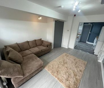 6 bedroom terraced house to rent - Photo 1