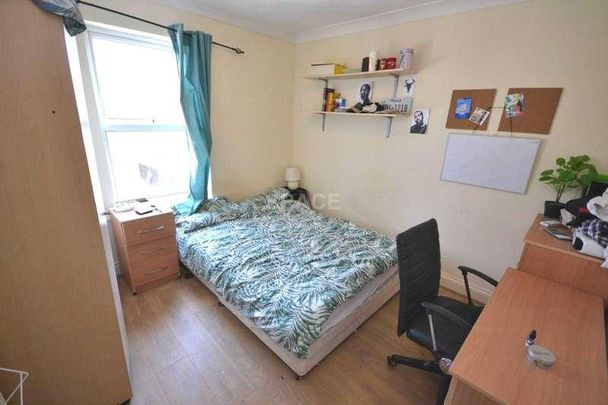 Blenheim Gardens, Reading, Berkshire, RG1 - Photo 1