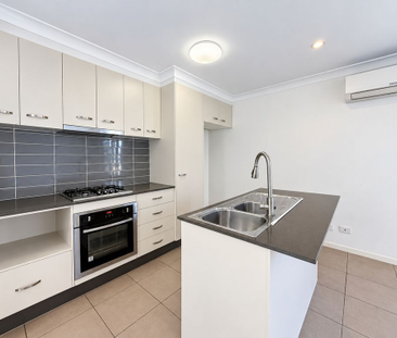 Spacious & Convenient Duplex Living in the Heart of Coomera - Photo 5
