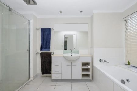 Fully furnished apartment in the Heart of the City. - Photo 2