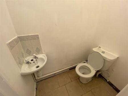 Room For Rent Cardiff Road, Pontypridd - Photo 5