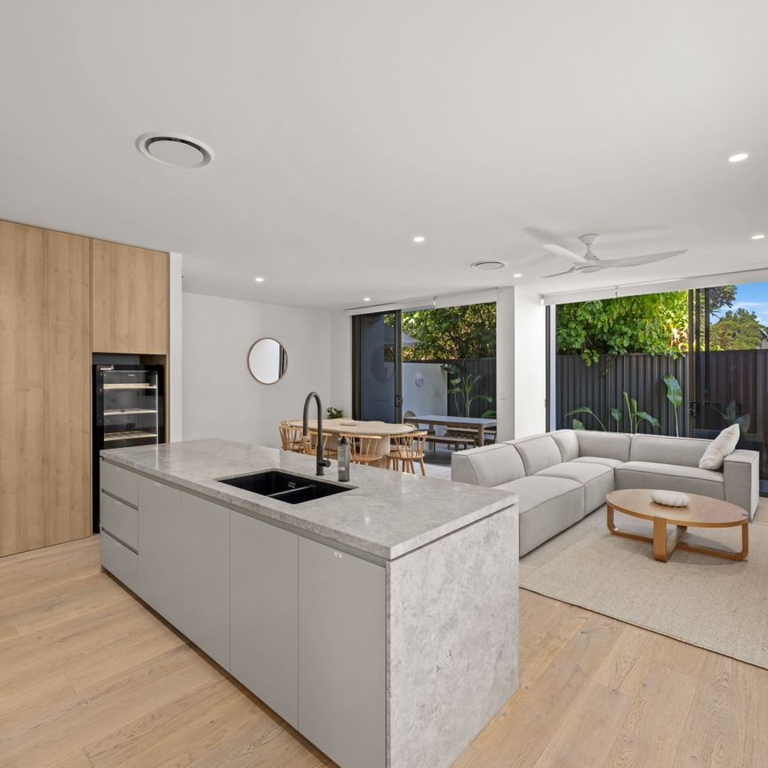 10/81 Salerno Street, Isle Of Capri QLD 4217 - Villa For Rent | Domain - Photo 1