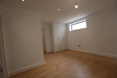 3 bedroom apartment to rent - Photo 3