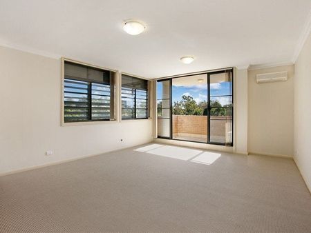 Luxury Three Bedroom Apartment in the Heart of Parramatta CBD - Photo 3