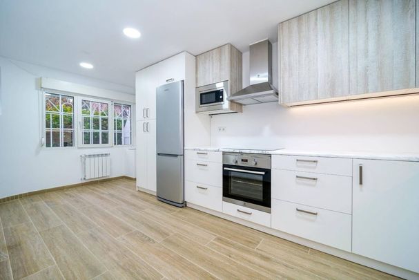 5 room luxury House for rent in Madrid, Autonomous Region of Madrid - Photo 1