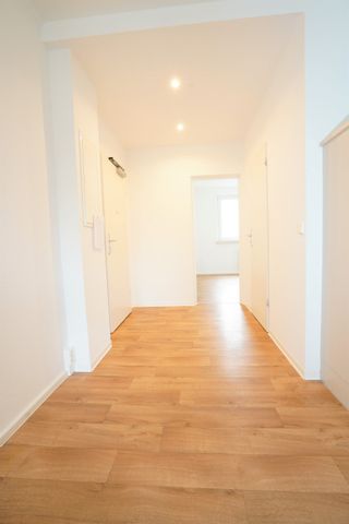 EBK / Balkon / Badewanne - Photo 5