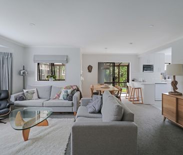 WELL PRESENTED TWO BEDROOM HOME IN AVALON - Photo 1