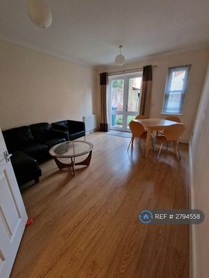 3 bedroom semi-detached house to rent - Photo 1