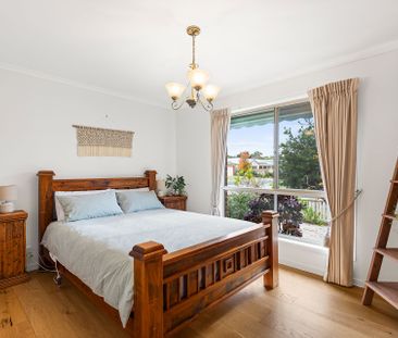 Beautiful 2 Bedroom Furnished Home - Photo 2