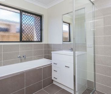 Neat 3 Bedroom Duplex in Sought After Location - Photo 4