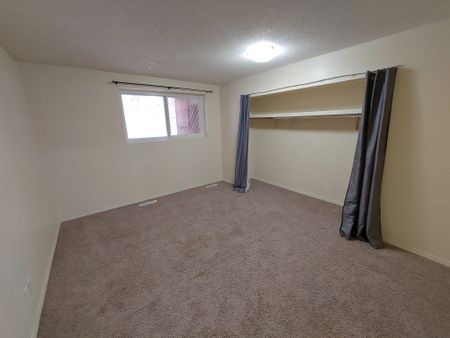 2 Storey Condo in The Pines!! - Photo 5