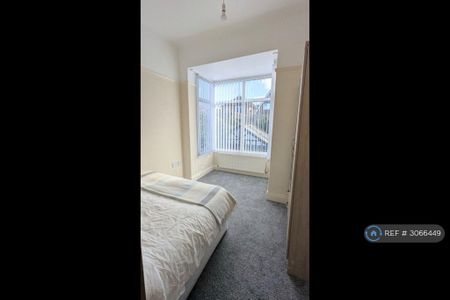 2 bedroom end of terrace house to rent - Photo 5
