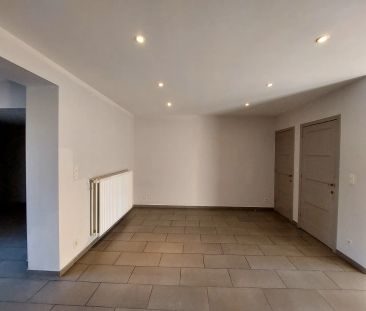 Te huur: ruime gezinswoning met garage op toplocatie in Waregem - Foto 2