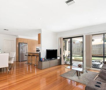 Unit 1/421 Middleborough Road, Box Hill. - Photo 6