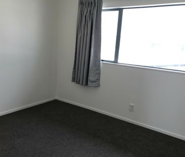 2 Level - 2 Bedroom Apartment - 2 carparks - Photo 3